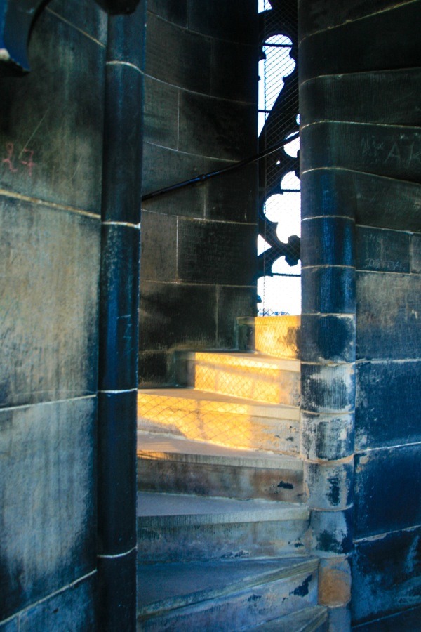 climbing-the-scott-monument-in-edinburgh-stravaiging-around-scotland